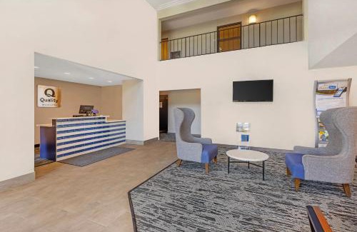 Chesterton Hotel | Quality Inn Chesterton near Indiana Dunes National Park I-94
