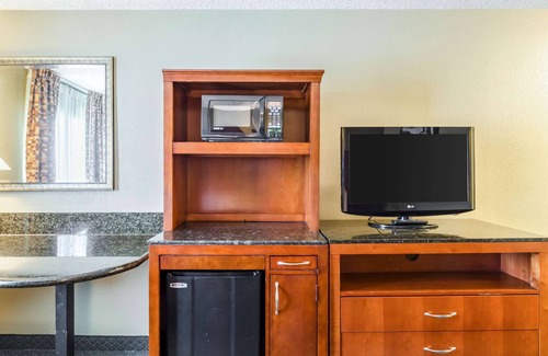 Chicopee Hotel | Quality Inn Chicopee - Springfield