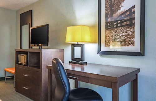Columbus Hotel | Quality Inn Columbus near Fort Moore
