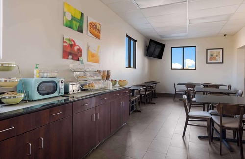 Canton Hotel | Quality Inn Hall of Fame