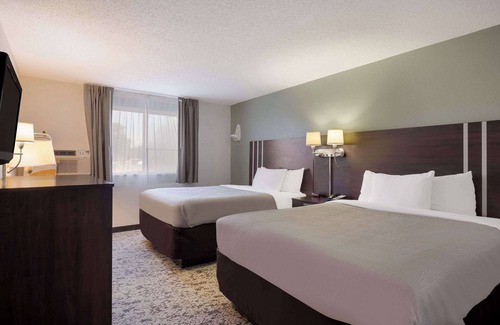 Canton Hotel | Quality Inn Hall of Fame