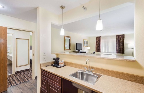 Lincoln Hotel | Quality Inn Lincoln Cornhusker