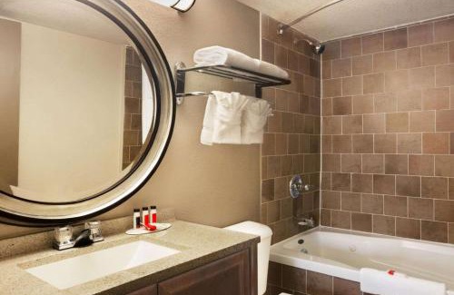 Little Rock Hotel | Quality Inn Little Rock on I-30 Near Littlerock airport