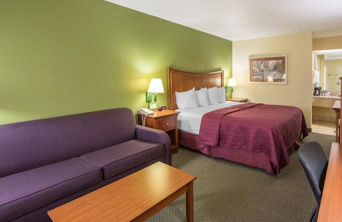 Knoxville Hotel | Quality Inn Merchants Drive