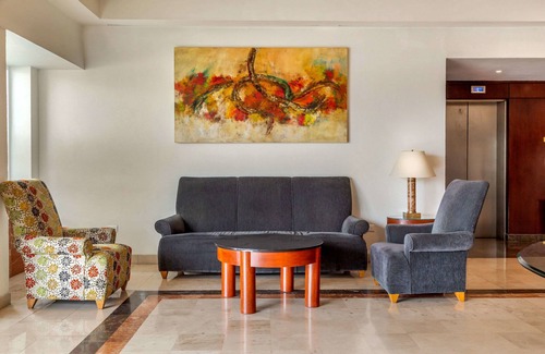 Guadalupe Hotel | Quality Inn Monterrey La Fe
