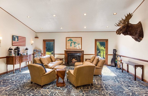 Petoskey Hotel | Quality Inn Petoskey-Harbor Springs