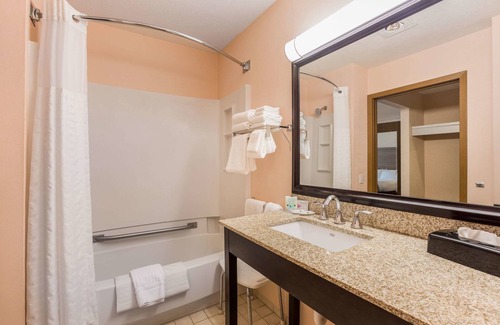 Petoskey Hotel | Quality Inn Petoskey-Harbor Springs