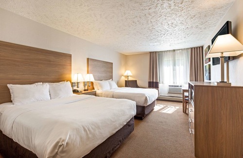 Petoskey Hotel | Quality Inn Petoskey-Harbor Springs