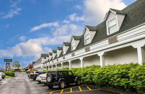 Oakdale Hotel | Quality Inn Pittsburgh Airport