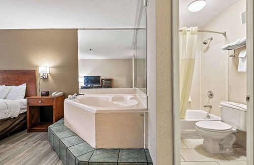 Quincy Hotel | Quality Inn Quincy - Tallahassee West