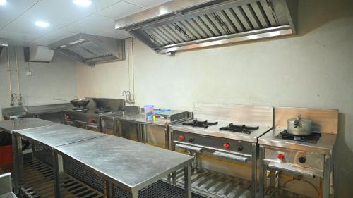 Faizabad Hotel | Quality Inn Rama, Ayodhya