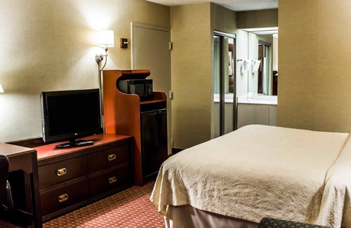 Roanoke Rapids Hotel | Quality Inn Roanoke near Lake Gaston