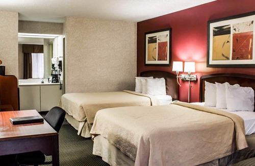 Roanoke Rapids Hotel | Quality Inn Roanoke near Lake Gaston