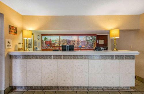 Historic District - North Hotel | Quality Inn Savannah Historic District