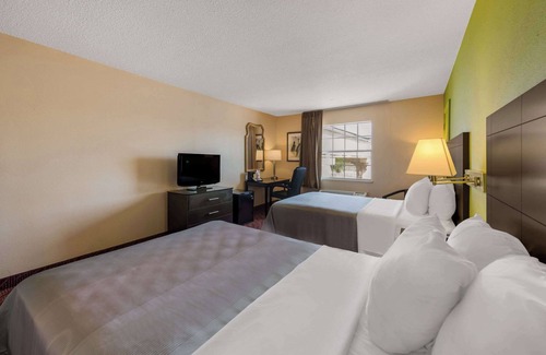 Airport Township Hotel | Quality Inn St. Louis Airport Hotel