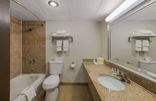 Airport Township Hotel | Quality Inn St. Louis Airport Hotel