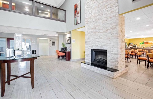 Arnold Hotel | Quality Inn & Suites Arnold
