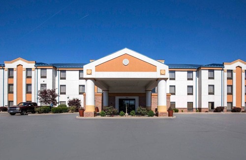 Arnold Hotel | Quality Inn & Suites Arnold