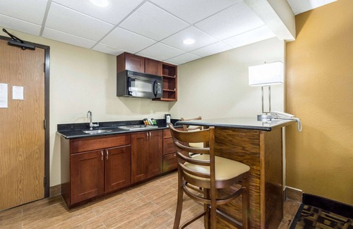 Arden Hills Hotel | Quality Inn & Suites Arden Hills - Saint Paul North