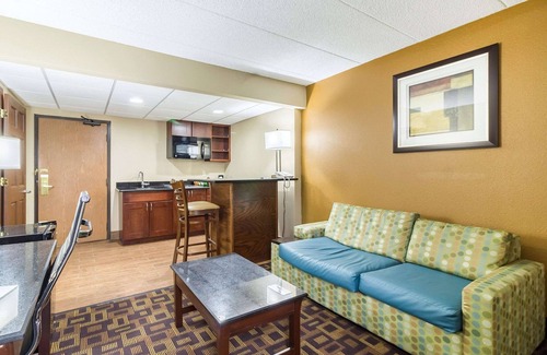 Arden Hills Hotel | Quality Inn & Suites Arden Hills - Saint Paul North