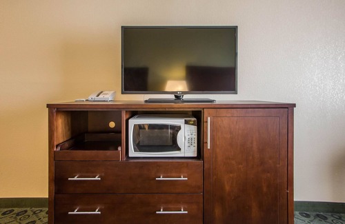 Bloomington Hotel | Quality Inn & Suites Bloomington I-55 and I-74