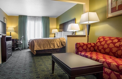 Bloomington Hotel | Quality Inn & Suites Bloomington I-55 and I-74