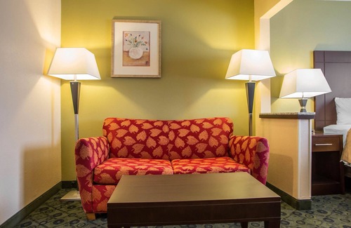 Bloomington Hotel | Quality Inn & Suites Bloomington I-55 and I-74