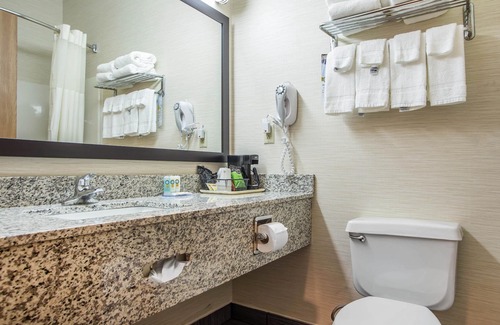 Bloomington Hotel | Quality Inn & Suites Bloomington I-55 and I-74