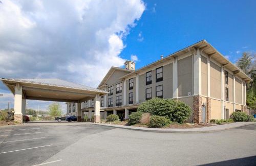 Boone Hotel | Quality Inn & Suites Boone - University Area