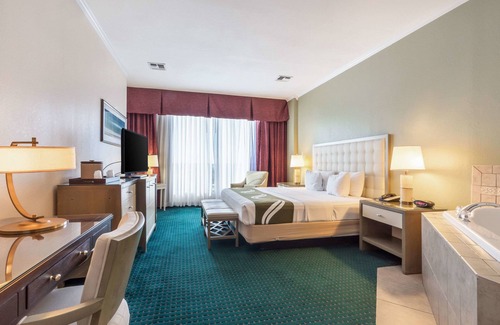 Winter Haven Hotel | Quality Inn & Suites Conference Center