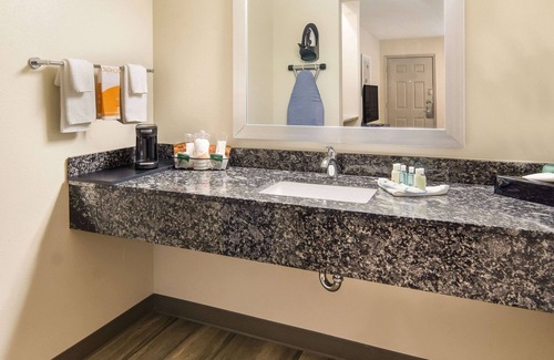 Old East Dallas Hotel | Quality Inn & Suites Dallas - Cityplace