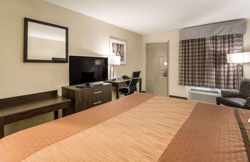 Old East Dallas Hotel | Quality Inn & Suites Dallas - Cityplace