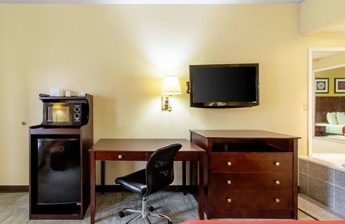 Dickson Hotel | Quality Inn & Suites