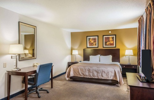 Eldridge Hotel | Quality Inn & Suites Eldridge Davenport North