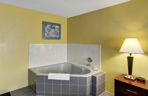 South Arlington Hotel | Quality Inn & Suites Grand Prairie South
