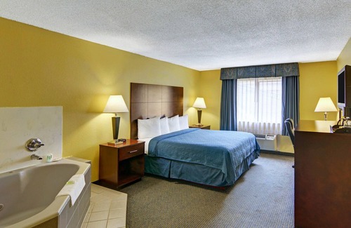 South Arlington Hotel | Quality Inn & Suites Grand Prairie South