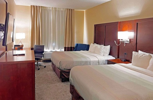 Ashwaubenon Hotel | Quality Inn & Suites Green Bay - Ashwaubenon