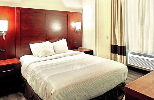 Ashwaubenon Hotel | Quality Inn & Suites Green Bay - Ashwaubenon