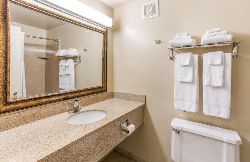 Green Bay Hotel | Quality Inn & Suites Green Bay Downtown