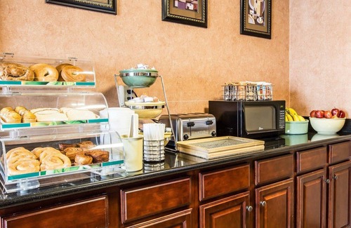 Greensboro Hotel | Quality Inn & Suites - Greensboro-High Point