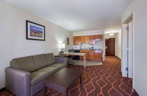 Huntsville Hotel | Quality Inn & Suites Huntsville Research Park Area