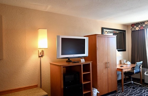 San Antonio Hotel | Quality Inn & Suites I-35 near Frost Bank Center