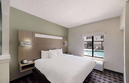 Irving Hotel | Quality Inn & Suites Irving DFW Airport South