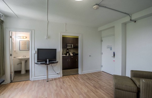 Hanover Place Hotel | Quality Inn & Suites Kansas City Downtown