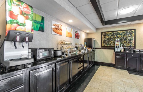 Ellendale Hotel | Quality Inn & Suites Memphis East