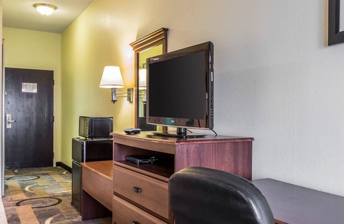 Ellendale Hotel | Quality Inn & Suites Memphis East