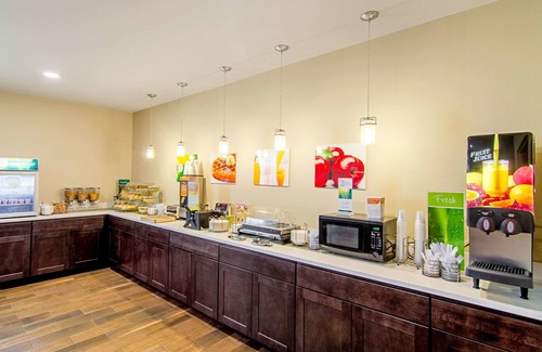 Gonzales Hotel | Quality Inn & Suites Near Tanger Outlet Mall