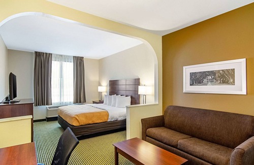Gonzales Hotel | Quality Inn & Suites Near Tanger Outlet Mall
