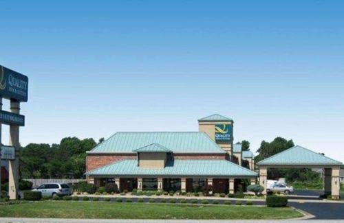 Springfield Hotel | Quality Inn & Suites North