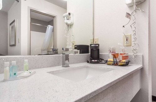 Chalco Hotel | Quality Inn & Suites Omaha Chalco